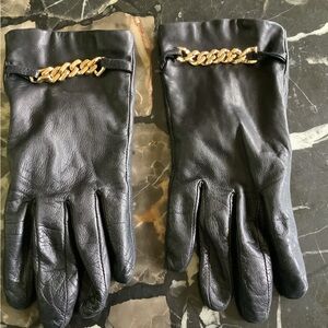 Lord & Taylor black leather women’s gloves with gold chain size 7.5